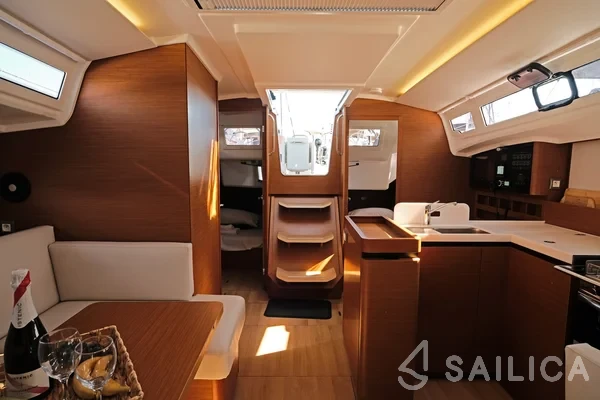 Sun Odyssey 410 - Yacht Charter Sailica