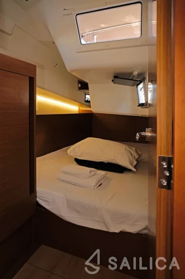 Sun Odyssey 410 - Yacht Charter Sailica