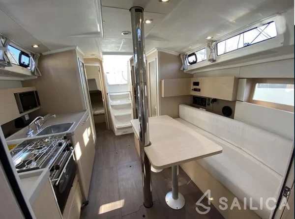 Oceanis 38.1 - Yacht Charter Sailica