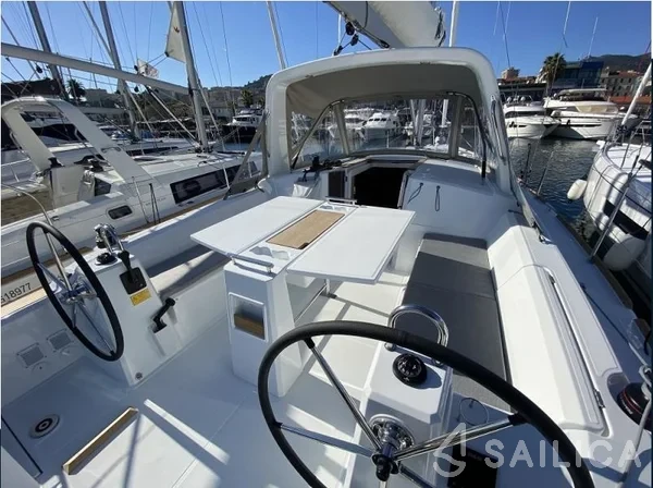 Oceanis 38.1 - Yacht Charter Sailica