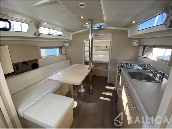 Oceanis 38.1 - Yacht Charter Sailica