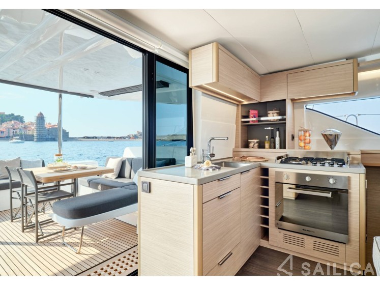 Lagoon 51 - Yacht Charter Sailica