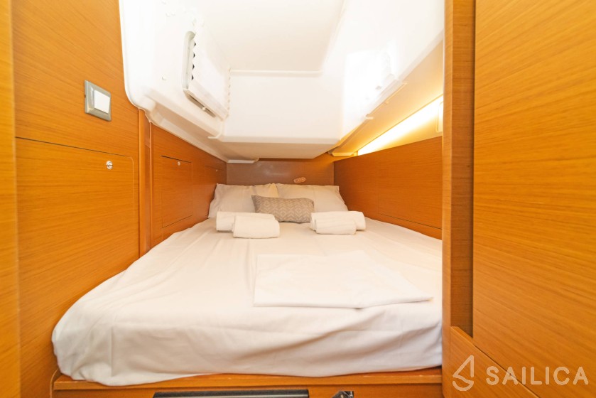 Sun Odyssey 410 - Yacht Charter Sailica