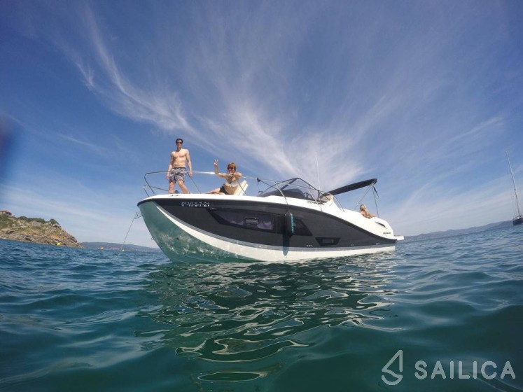 Quicksilver Activ 875 Sundeck - Yacht Charter Sailica