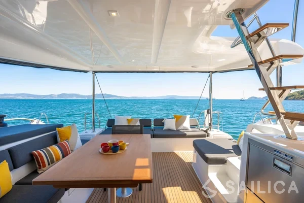 Lagoon 43 Power - Yacht Charter Sailica