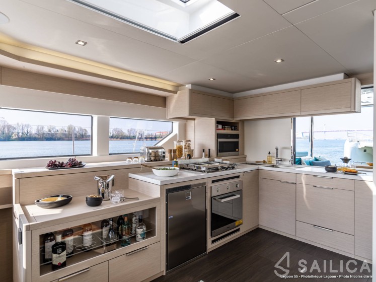 Lagoon 55 - Yacht Charter Sailica