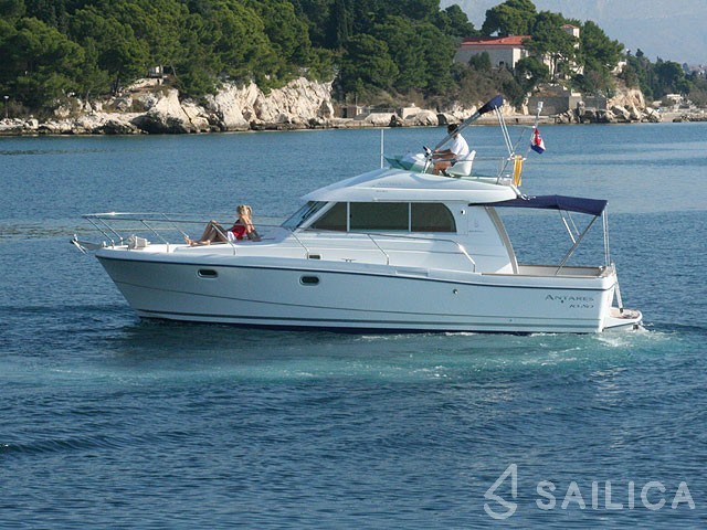 Antares 10.80 - Yacht Charter Sailica