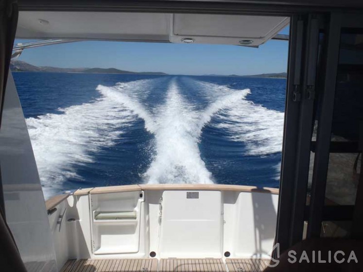 Antares 10.80 - Yacht Charter Sailica