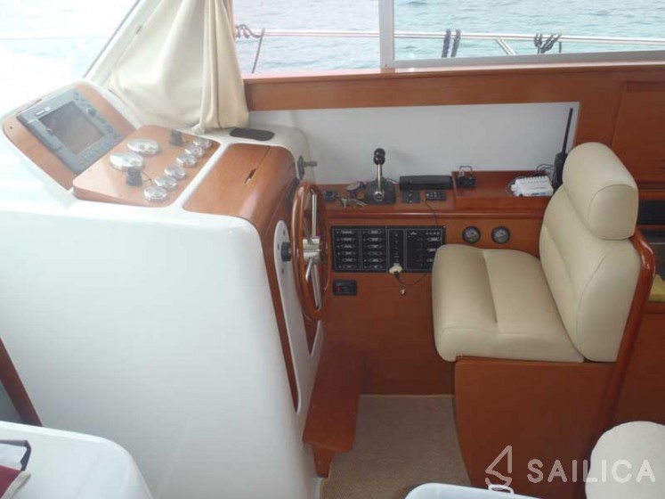 Antares 10.80 - Yacht Charter Sailica