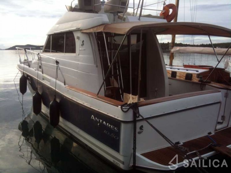 Antares 10.80 - Yacht Charter Sailica