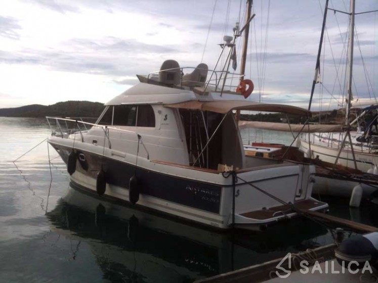 Antares 10.80 - Yacht Charter Sailica