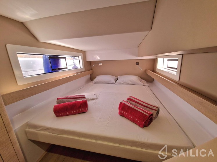 Aventura 37 - Yacht Charter Sailica