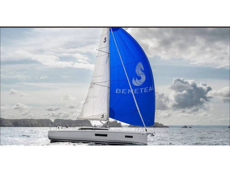 Oceanis 37.1 - Yacht Charter Sailica