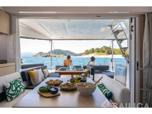 Lagoon 43 Power - Yacht Charter Sailica