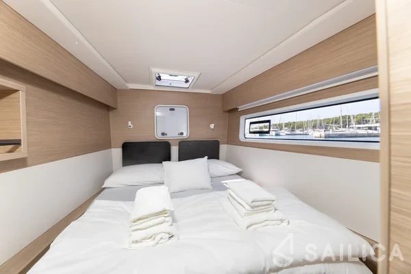 Lagoon 43 Power - Yacht Charter Sailica