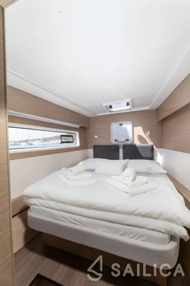 Lagoon 43 Power - Yacht Charter Sailica
