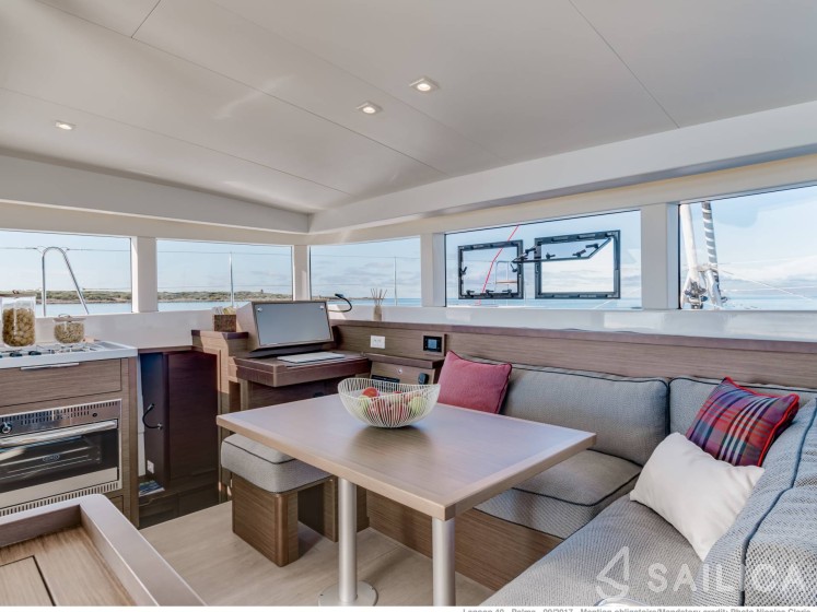 Lagoon 40 - Yacht Charter Sailica