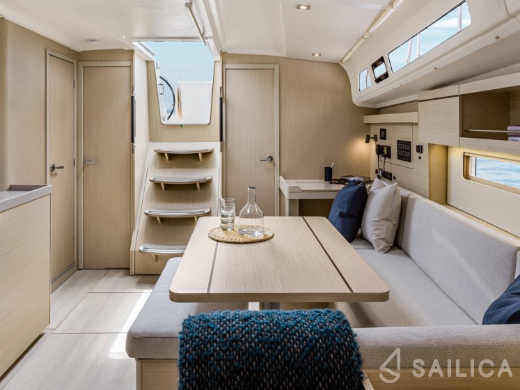Oceanis 40.1 - Yacht Charter Sailica