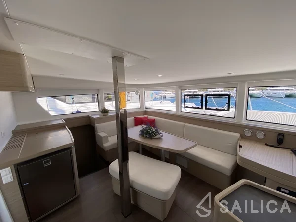 Lagoon 42 - Yacht Charter Sailica