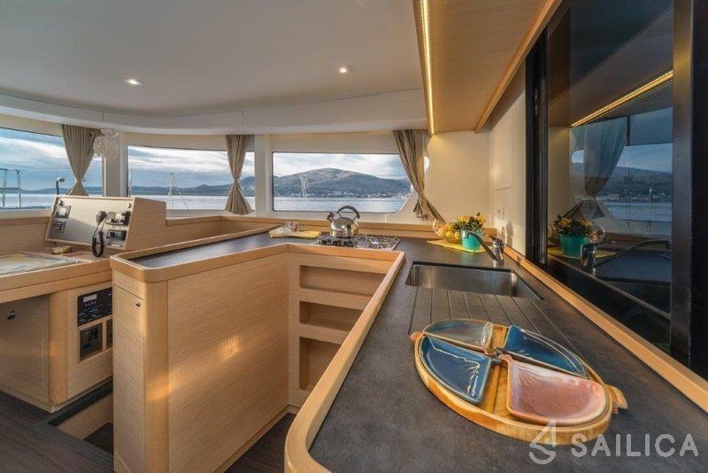 Lagoon 420 - Yacht Charter Sailica