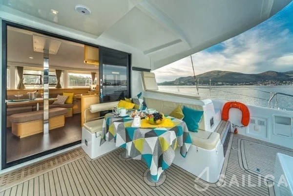 Lagoon 420 - Yacht Charter Sailica