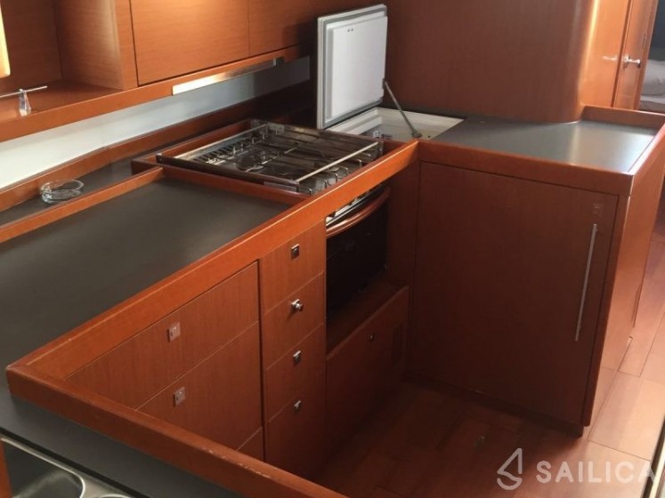 Oceanis 48 - Yacht Charter Sailica