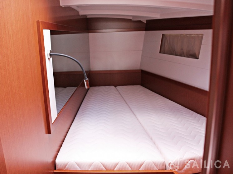 Oceanis 48 - Yacht Charter Sailica