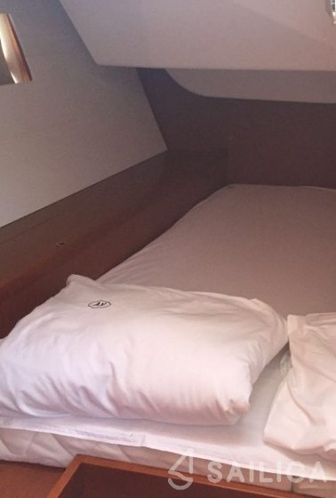 Oceanis 48 - Yacht Charter Sailica