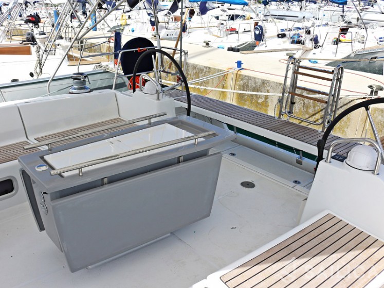 Oceanis 48 - Yacht Charter Sailica