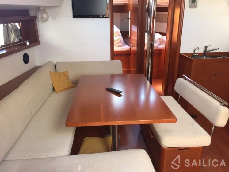Oceanis 48 - Yacht Charter Sailica