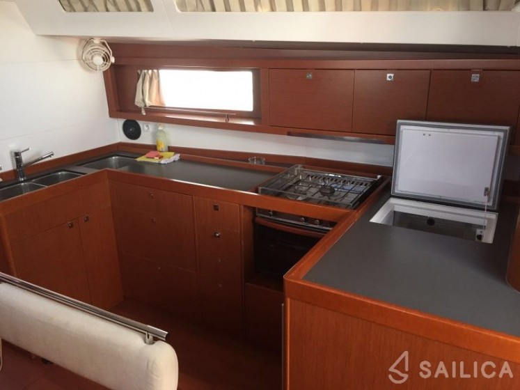 Oceanis 48 - Yacht Charter Sailica