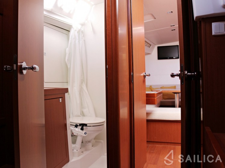 Oceanis 48 - Yacht Charter Sailica