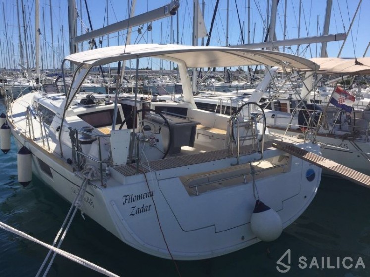 Oceanis 48 - Yacht Charter Sailica