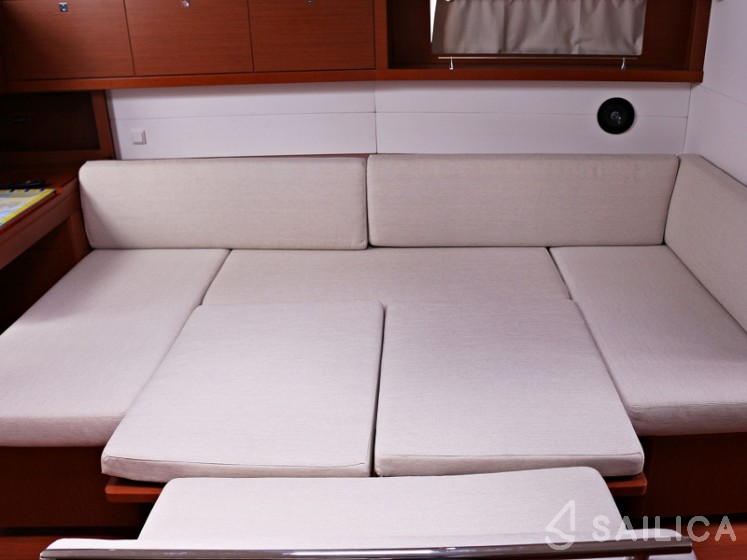 Oceanis 48 - Yacht Charter Sailica