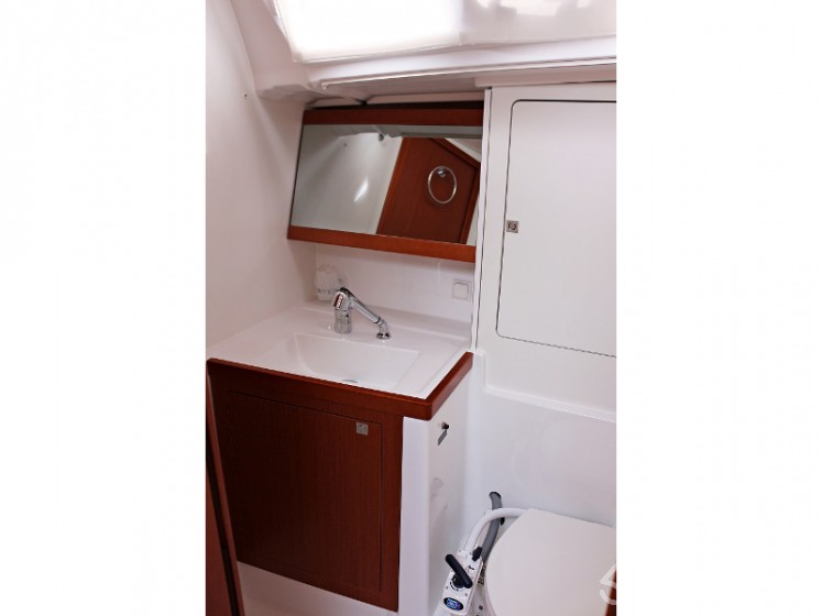 Oceanis 48 - Yacht Charter Sailica