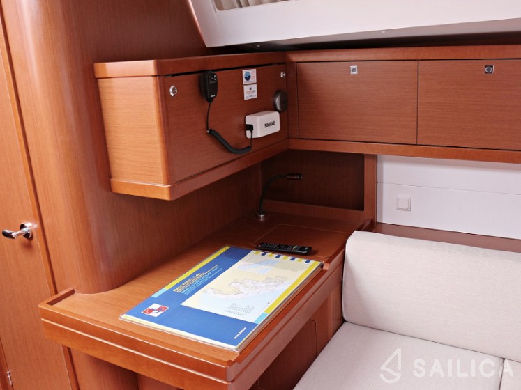 Oceanis 48 - Yacht Charter Sailica