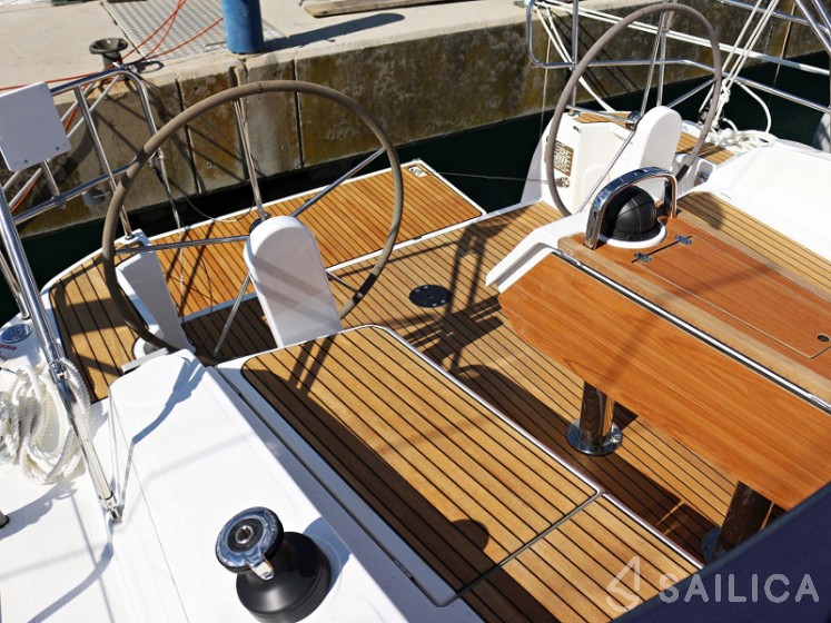 Bavaria 37 Cruiser - Yacht Charter Sailica