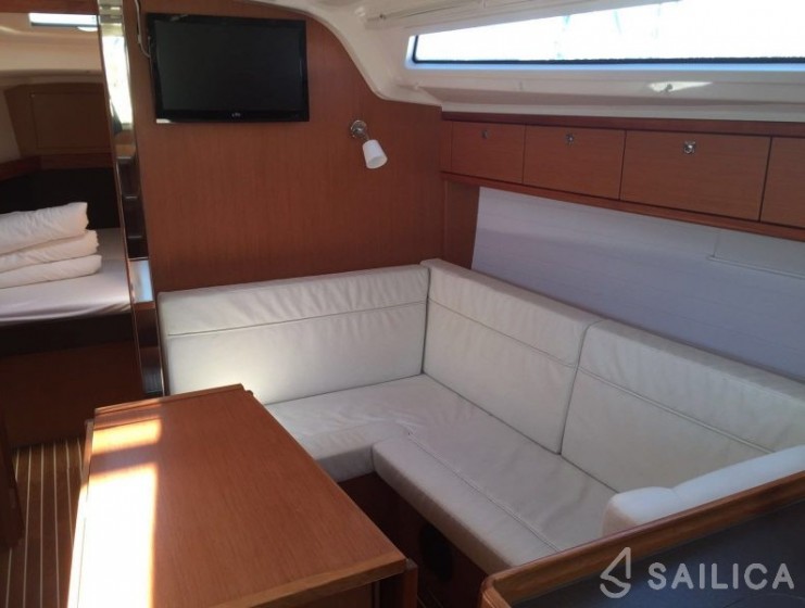 Bavaria 37 Cruiser - Yacht Charter Sailica