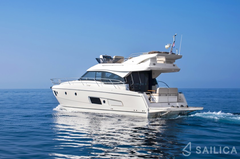 Bavaria Virtess 420 Fly - Yacht Charter Sailica