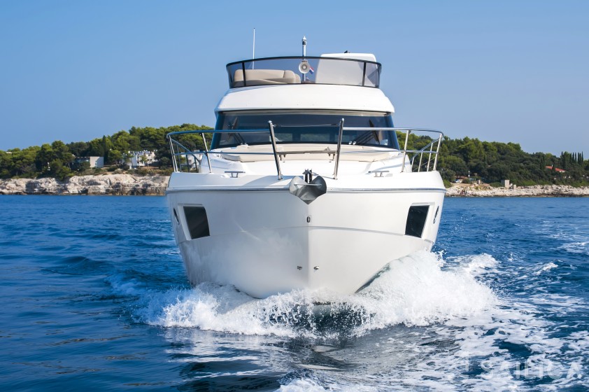 Bavaria Virtess 420 Fly - Yacht Charter Sailica