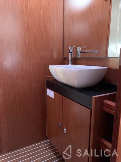Bavaria Virtess 420 Fly - Yacht Charter Sailica