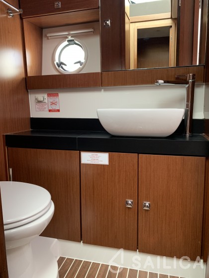 Bavaria Virtess 420 Fly - Yacht Charter Sailica