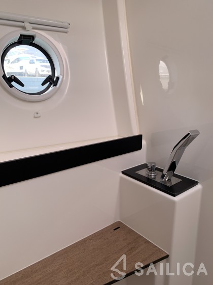Bavaria Virtess 420 Fly - Yacht Charter Sailica