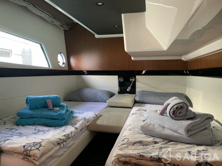 Bavaria Virtess 420 Fly - Yacht Charter Sailica