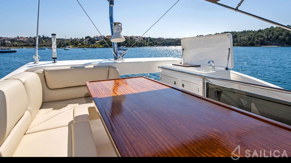 Bavaria Virtess 420 Fly - Yacht Charter Sailica