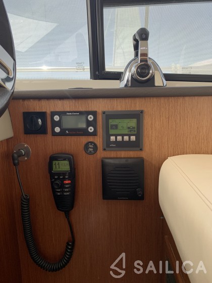 Bavaria Virtess 420 Fly - Yacht Charter Sailica