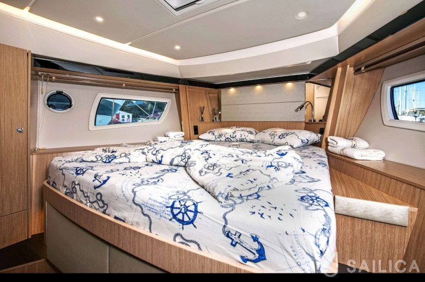 Bavaria Virtess 420 Fly - Yacht Charter Sailica