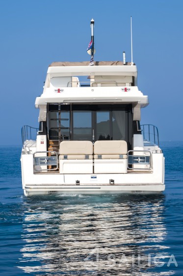 Bavaria Virtess 420 Fly - Yacht Charter Sailica