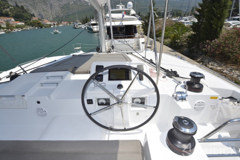 Lagoon 450 F - 4 + 2 cab. - Yacht Charter Sailica
