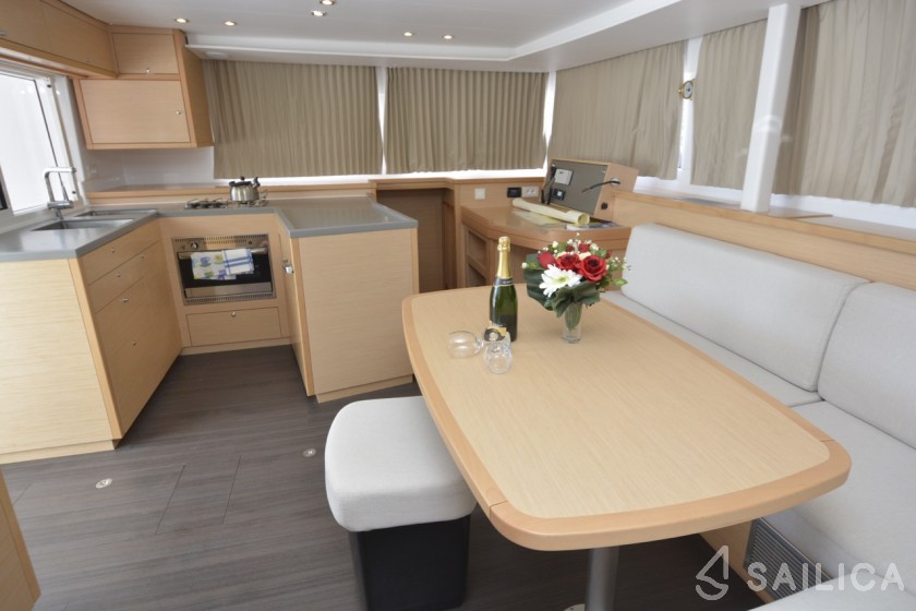 Lagoon 450 F - 4 + 2 cab. - Yacht Charter Sailica